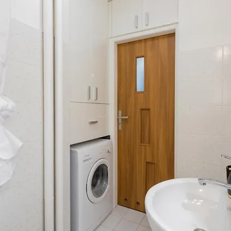 Close-golden In - One Bedroom Apartament In The Center - Zelazna
