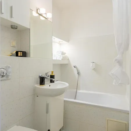Apartment Close-golden In - One Bedroom Apartament In The Center - Zelazna