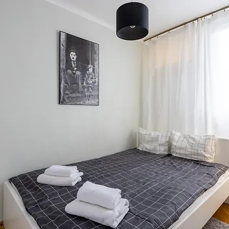 Close-golden In - One Bedroom Apartament In The Center - Zelazna *