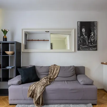 Close-golden In - One Bedroom Apartament In The Center - Zelazna Apartment